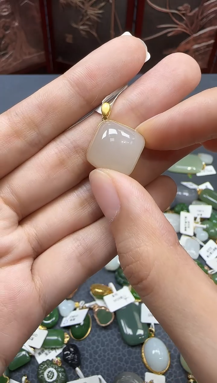 和田玉18K金镶嵌挂件1