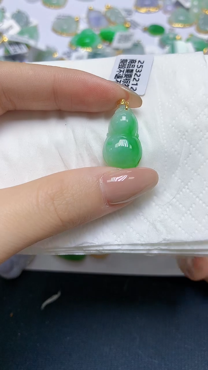 翡翠18K金镶嵌颈饰天然缅甸A货翡翠