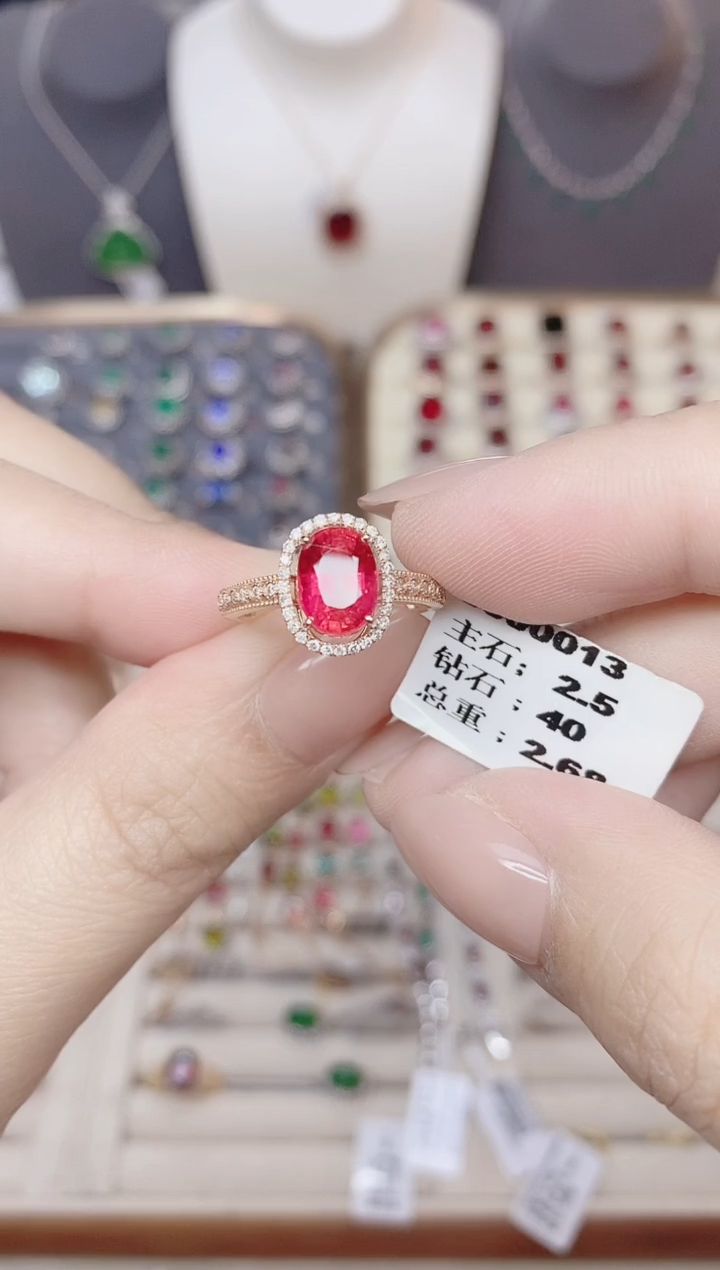 18K金镶嵌碧玺戒指碧玺2.5CT