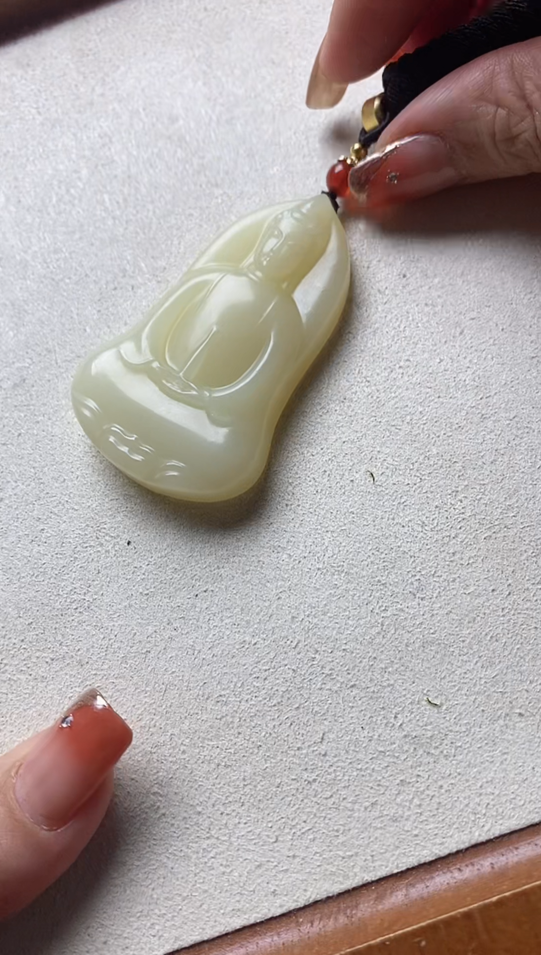 颈饰未镶嵌和田玉吊坠