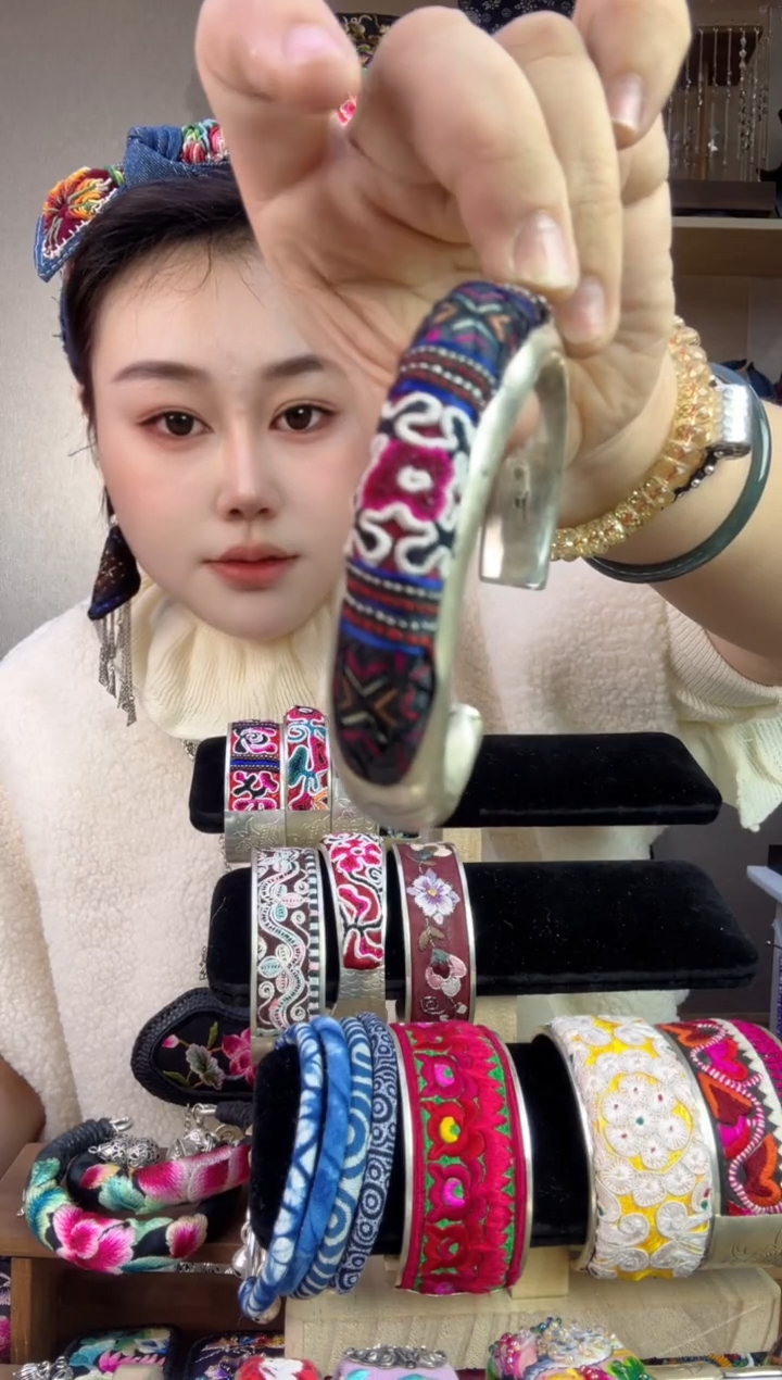 【闪购商品】刺绣纯手工苗绣非遗手镯