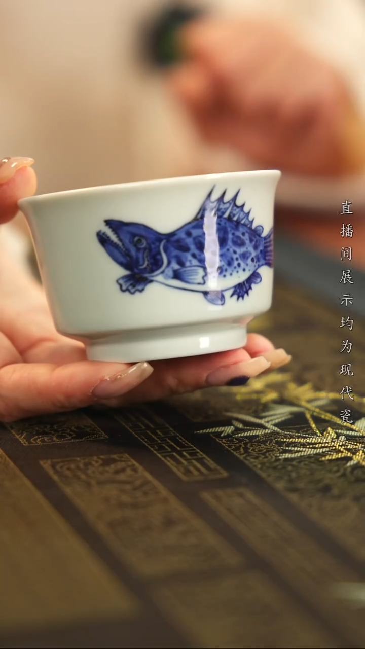 杯子瓷柴窑青花鳜鱼马蹄杯