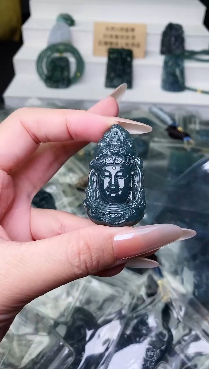 颈饰未镶嵌翡翠 