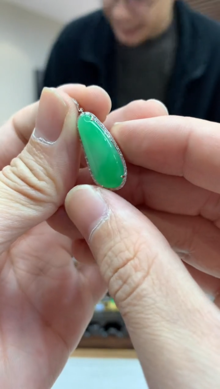 【闪购商品】翡翠颈饰18K金镶嵌福瓜