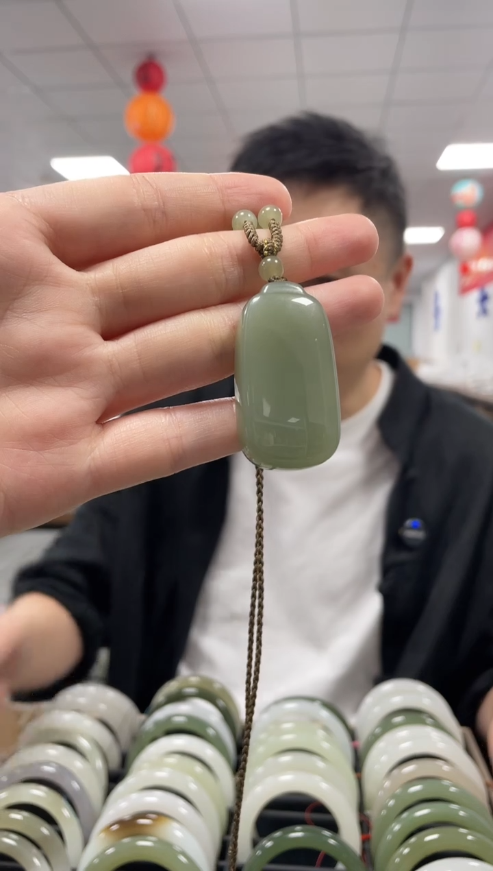 和田玉未镶嵌挂件粉青无事牌挂件一件