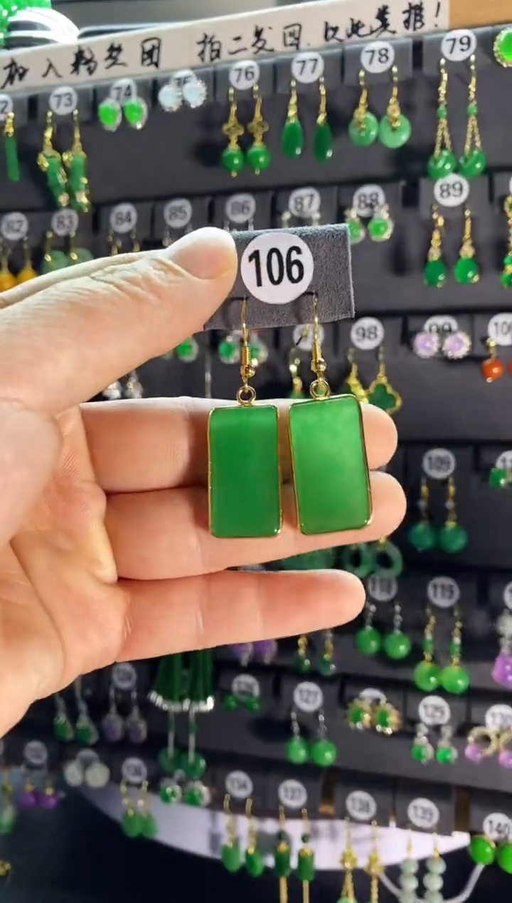 【闪购商品】翡翠耳饰银S925镶嵌106...