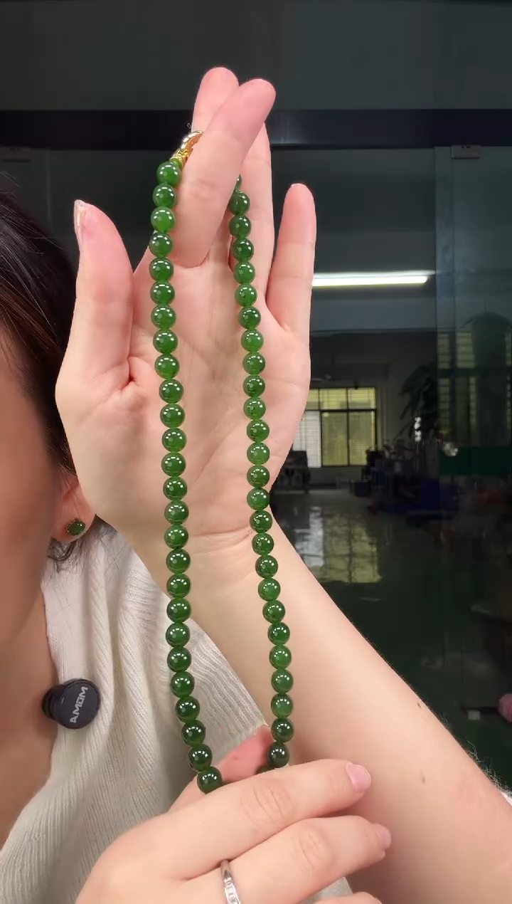 项链未镶嵌和田玉（碧玉）碧玉8mm菠菜绿项链