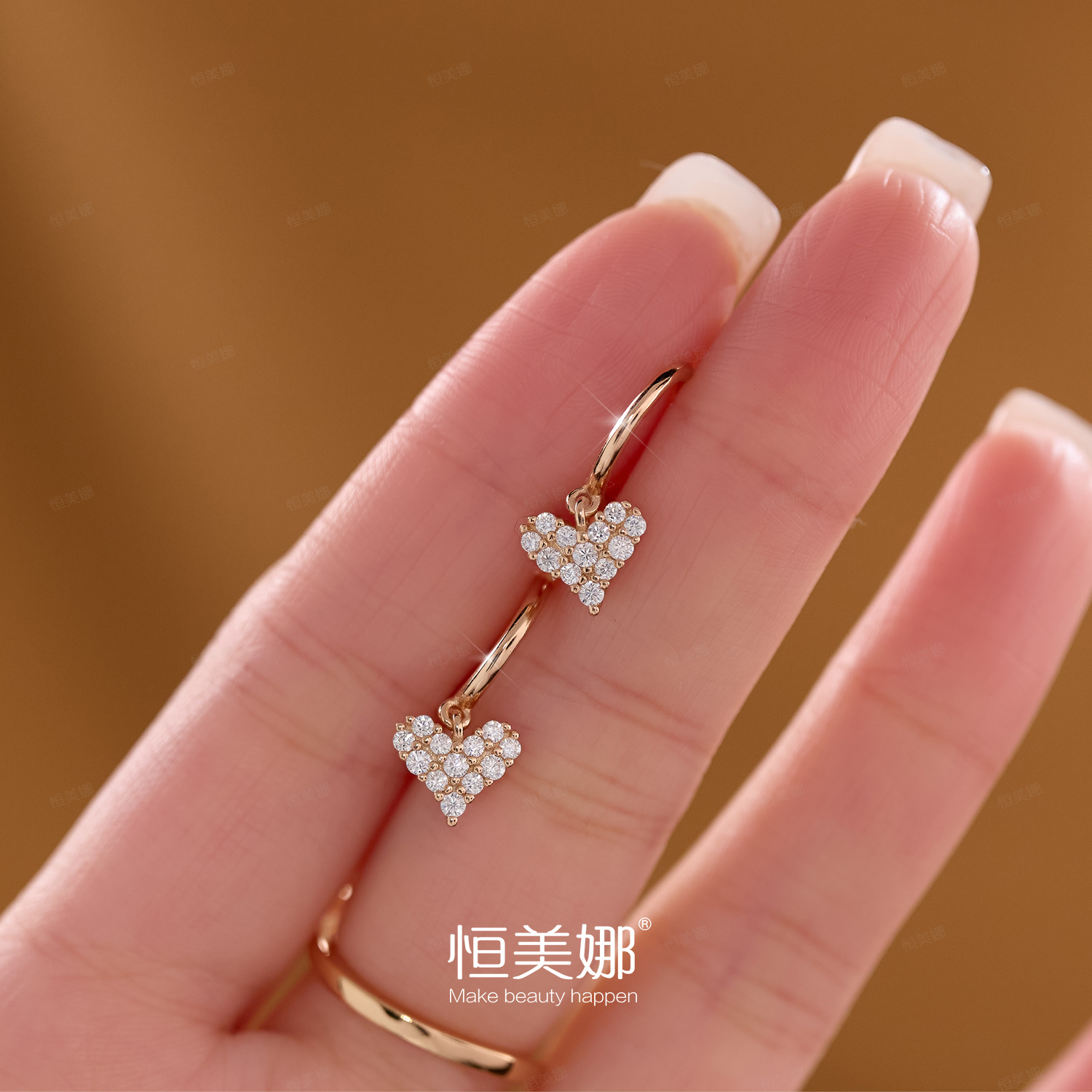 恒美娜 925银莫桑石耳饰 星晴耳扣经典日常时尚心形耳坠精致小巧