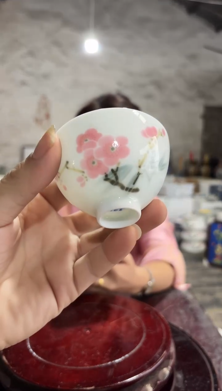摆件瓷景德镇高端水点梅花鸡心杯