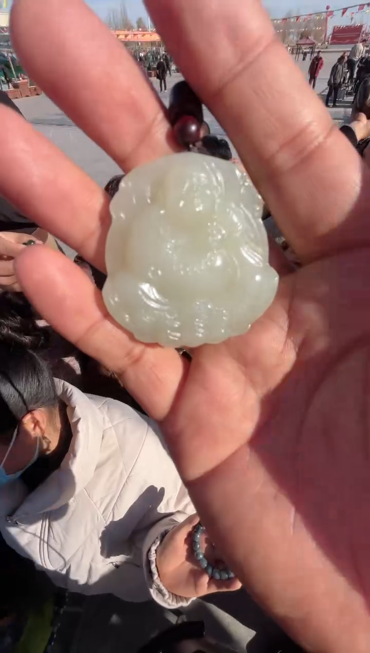 未镶嵌和田玉（糖玉）挂件和田玉