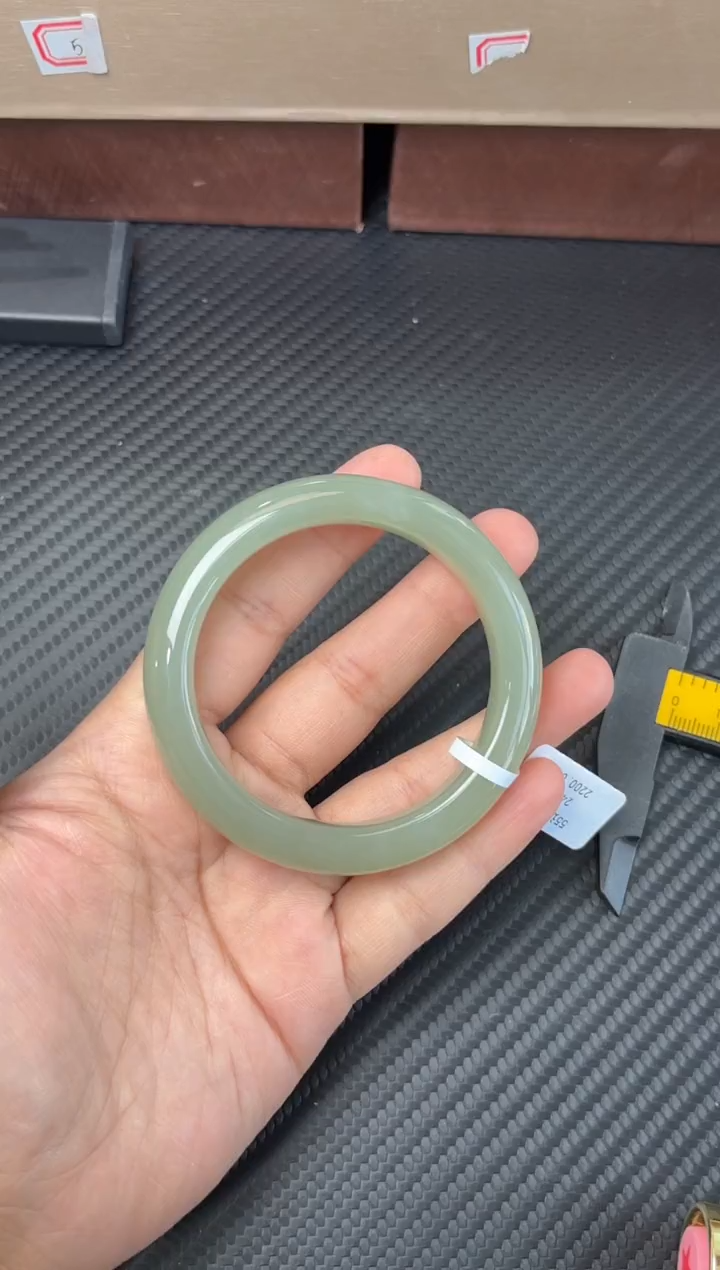 未镶嵌手镯和田玉且末微色差近矿54+Sm