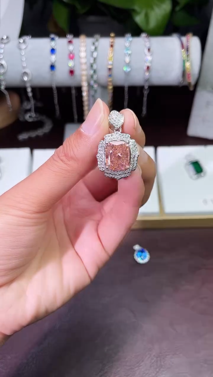 足铂镶嵌合成（培育）红宝石吊坠(赠链)芬达吊坠