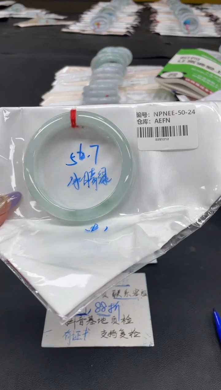 未镶嵌手镯翡翠a*翡翠手镯