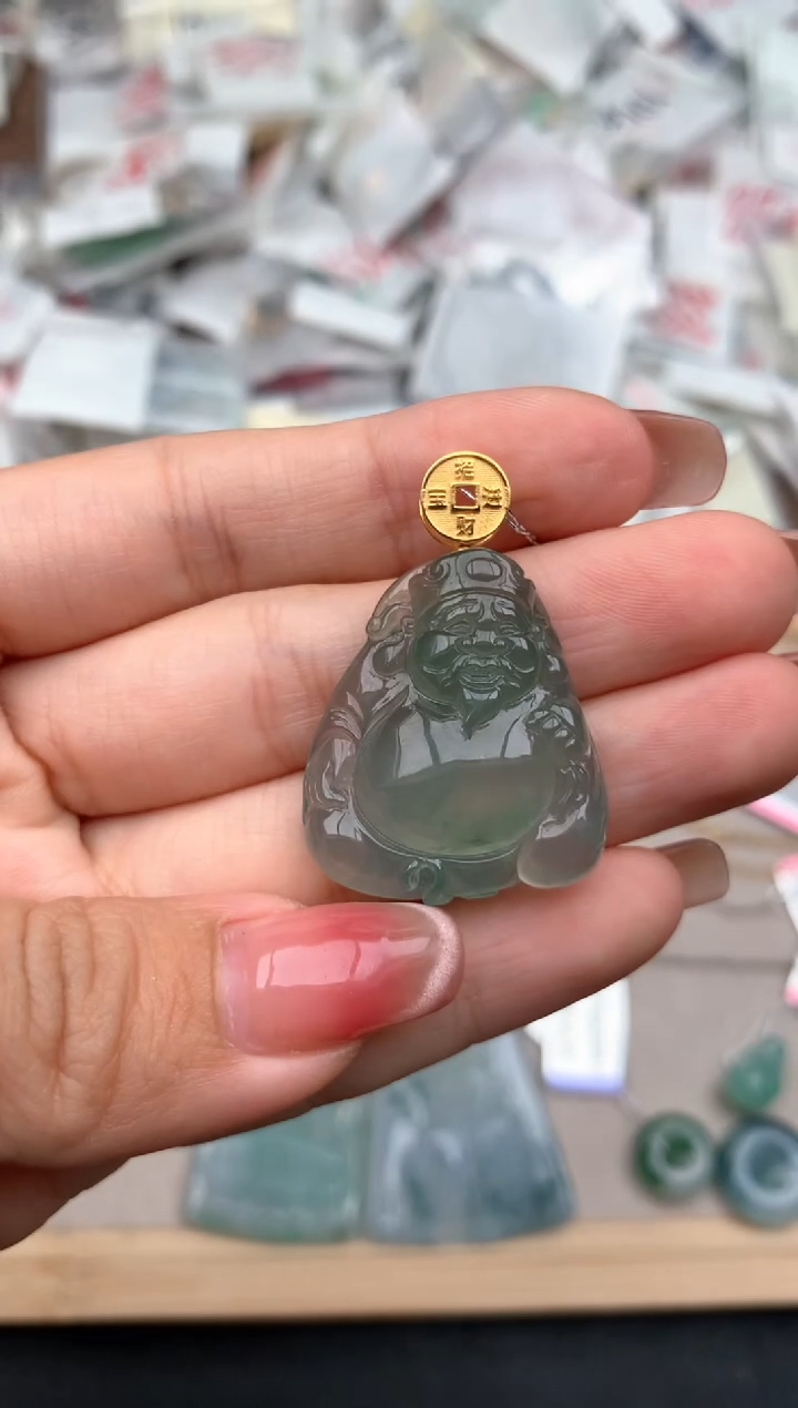 18K金镶嵌挂件翡翠一