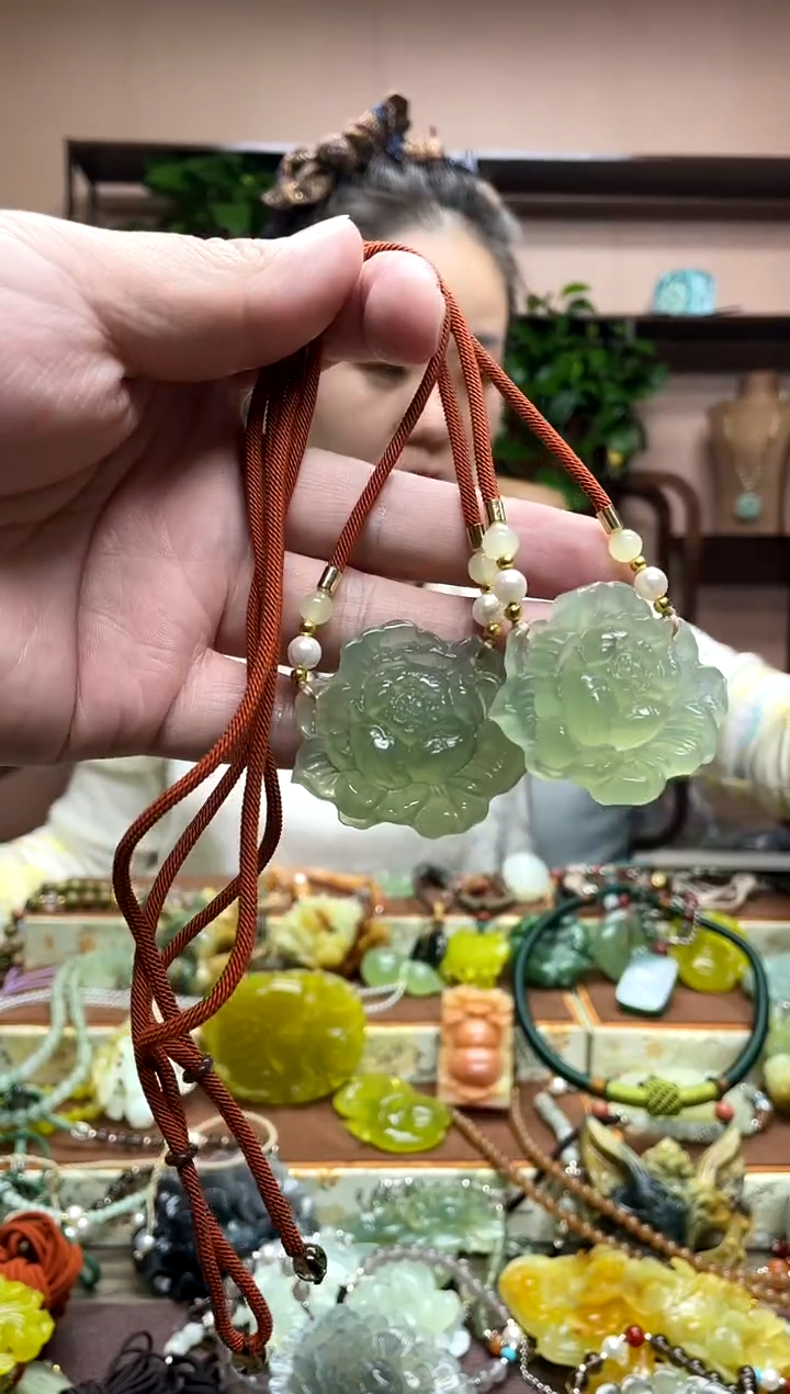 未镶嵌岫玉吊坠多样性发货发其中之一