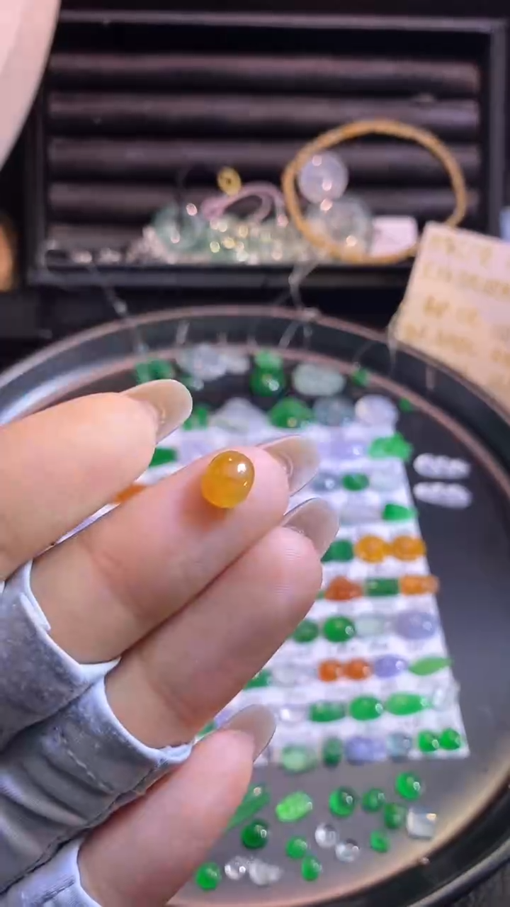 翡翠挂件未镶嵌蛋
