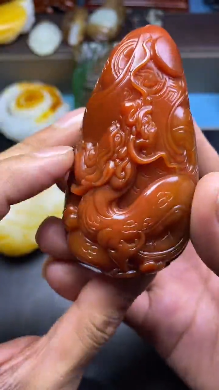 未镶嵌和田玉把件瘦**。和田玉