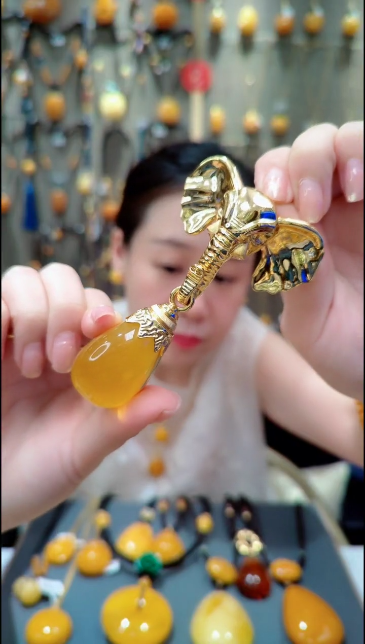 蜜蜡银S925镀金镶嵌珠宝奇石﹣D312蜜蜡吊坠赠项圈