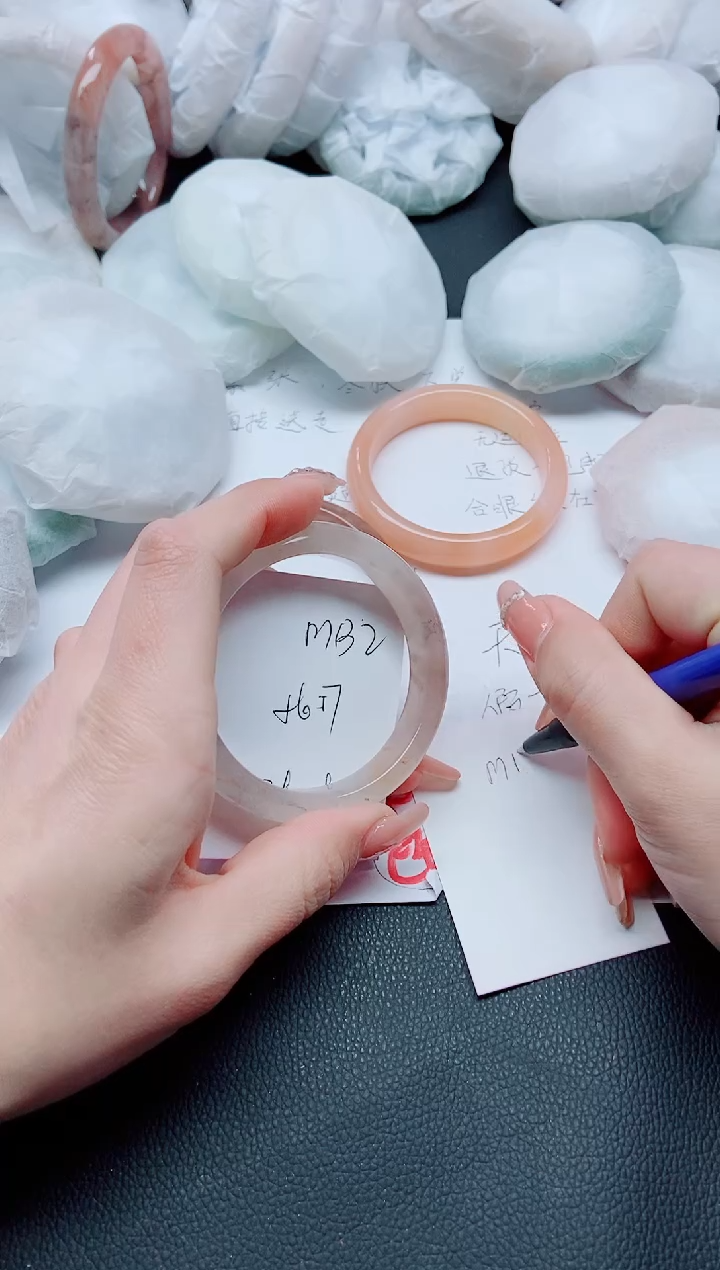 【闪购商品】石英质玉手镯未镶嵌M132-56+/57