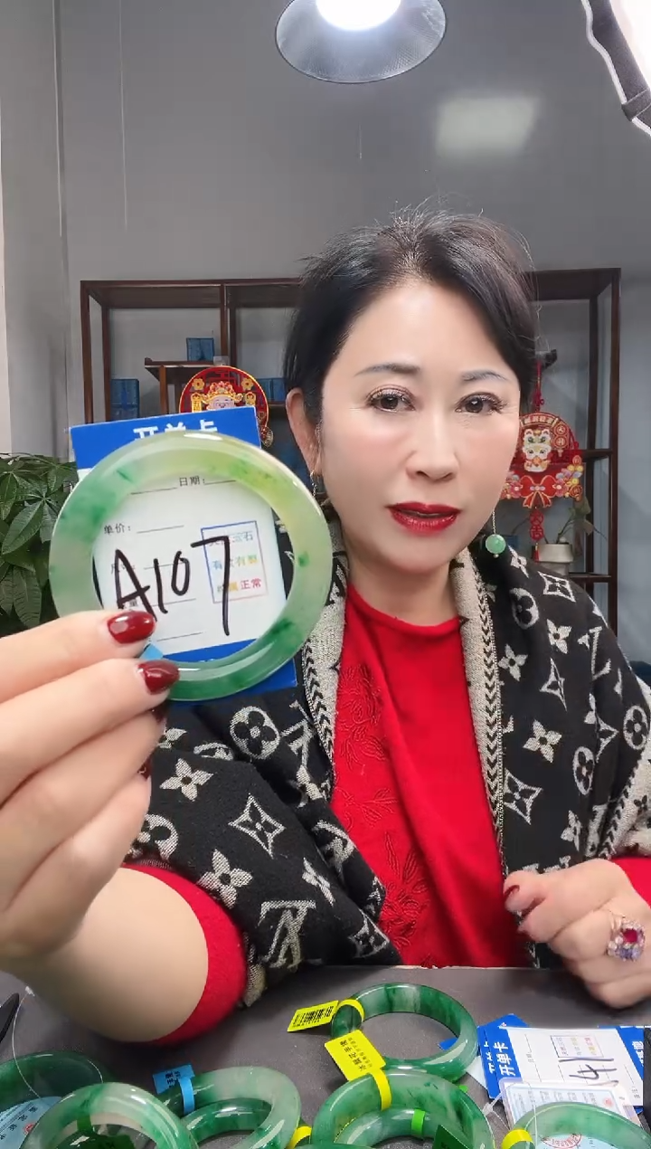 【闪购商品】石英质玉手镯未镶嵌非洲翠