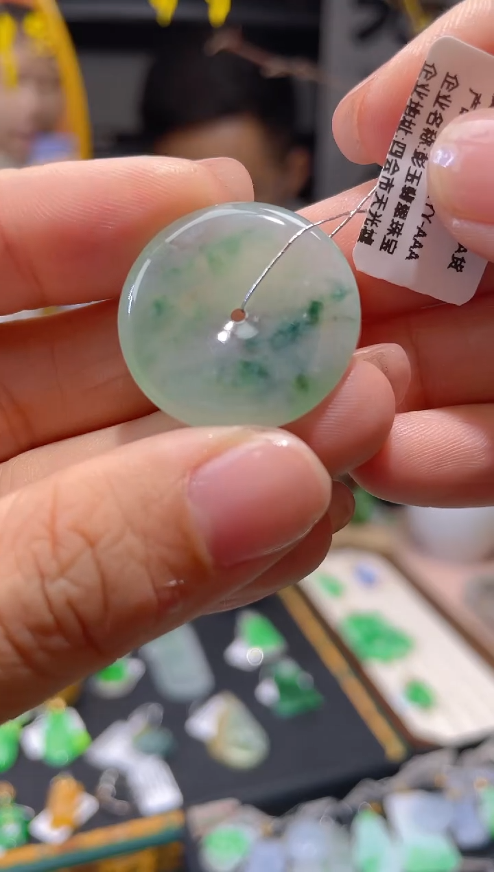 【闪购商品】翡翠颈饰未镶嵌假一赔三