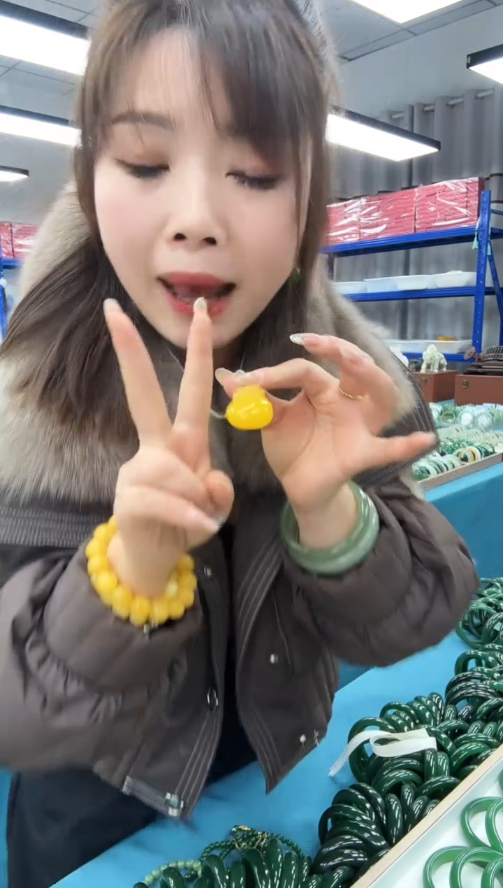 蜜蜡颈饰未镶嵌福袋