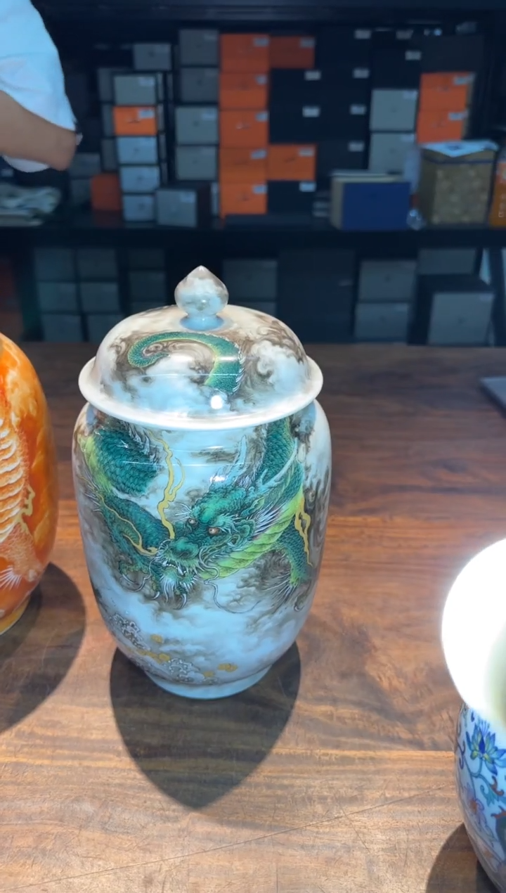 子*一儒堂 古彩龙将军罐