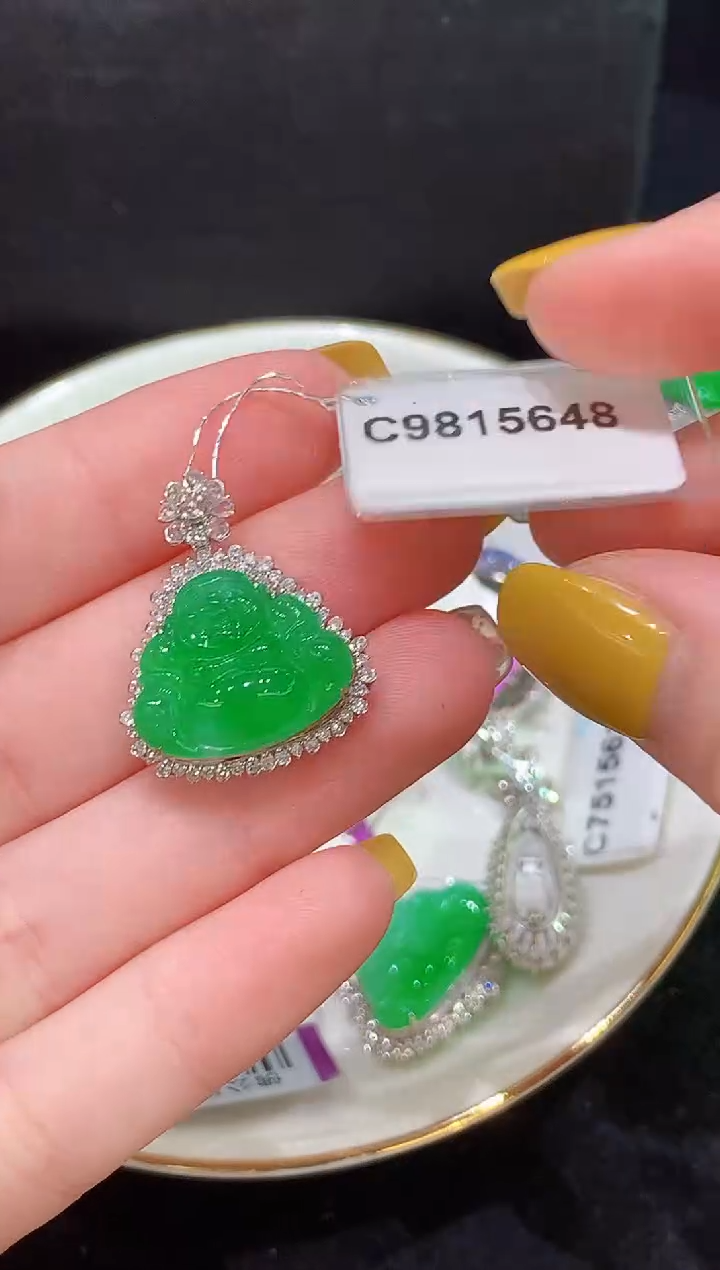 吊坠(不含链)18K金镶嵌翡翠多样性发其一