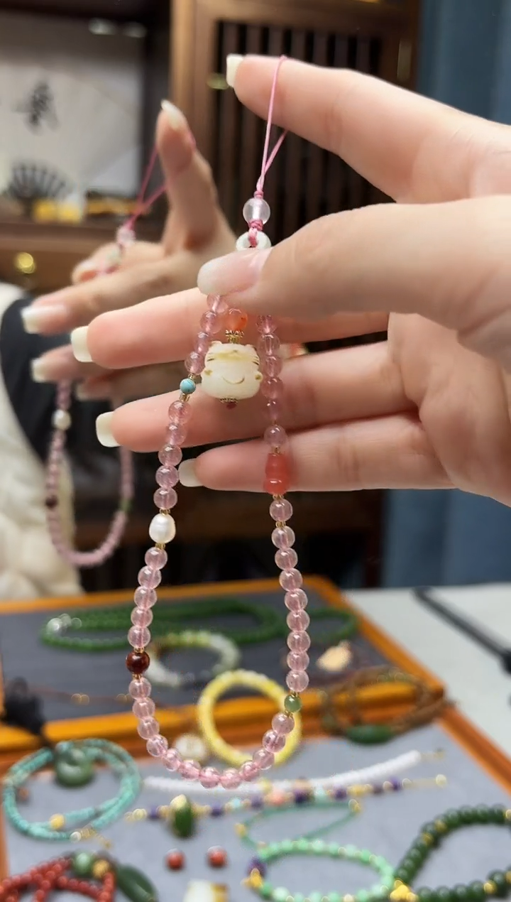 未镶嵌石英质玉车挂草莓晶手机链挂件DN