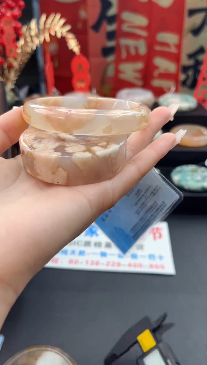 【闪购商品】石英质玉手镯未镶嵌赠送镯心（62圈口）