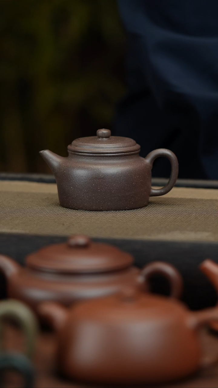茶壶紫砂微瑕款 德钟壶 135CC    