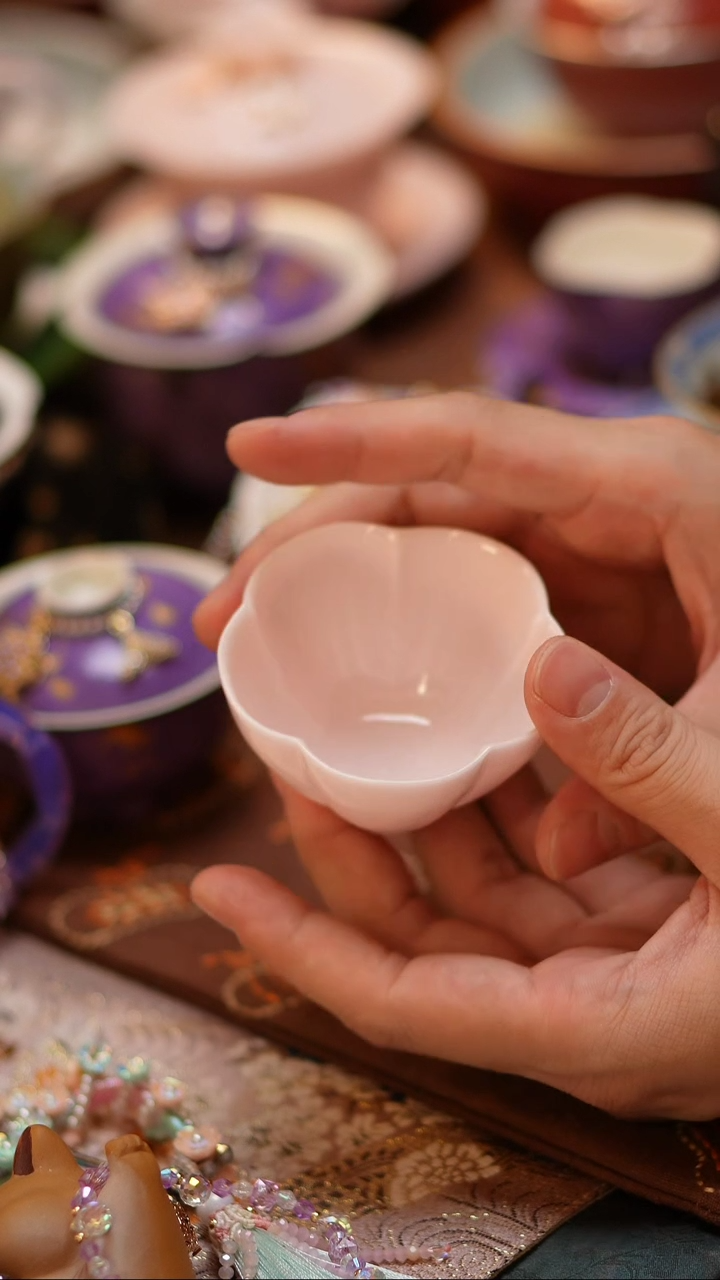 【闪购商品】粉色冰种花口主人杯