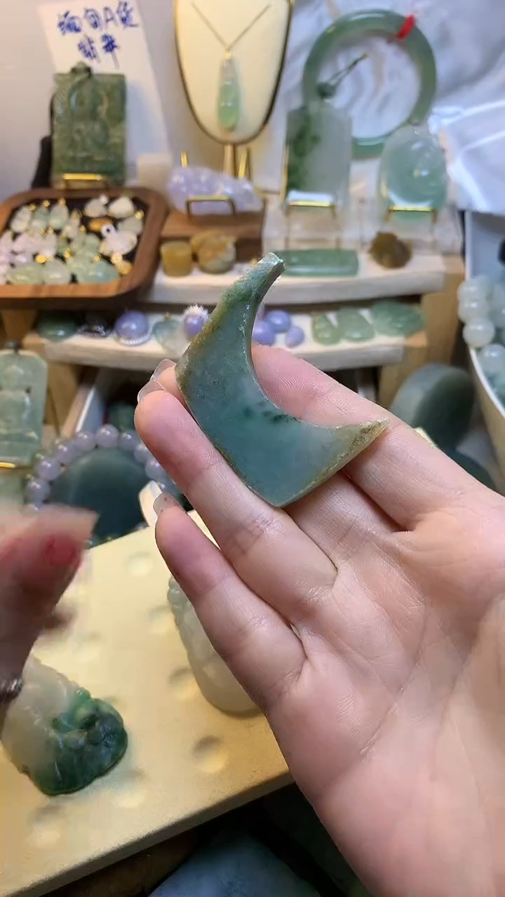 未镶嵌挂件翡翠缅甸A货翡翠,没有运费险,有纹有裂