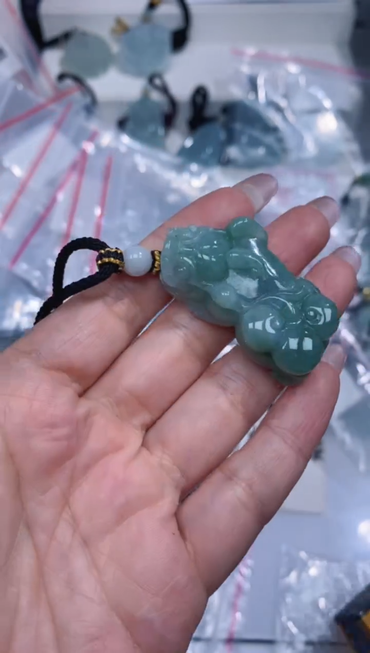 颈饰未镶嵌翡翠吊坠