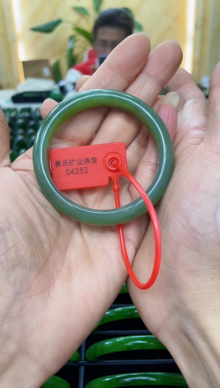 【闪购商品】和田玉（碧玉）手镯未镶嵌252