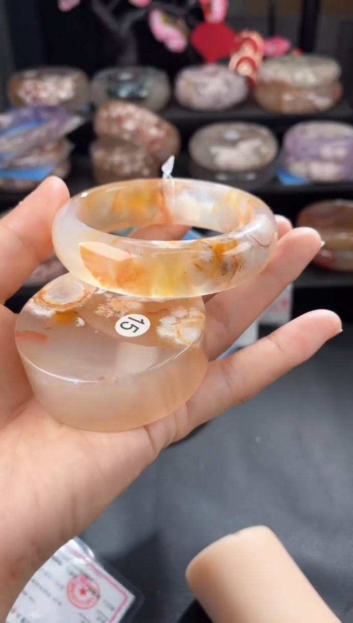 【闪购商品】石英质玉手镯未镶嵌60