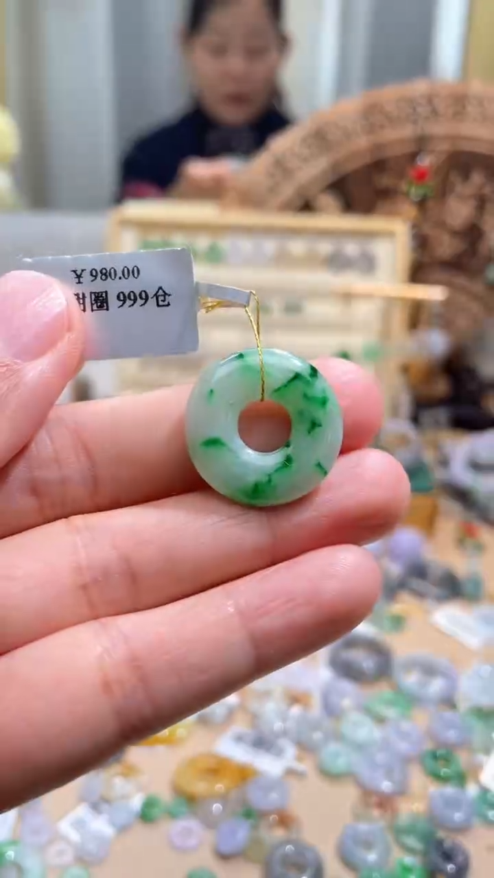 【闪购商品】翡翠颈饰未镶嵌甜甜圈