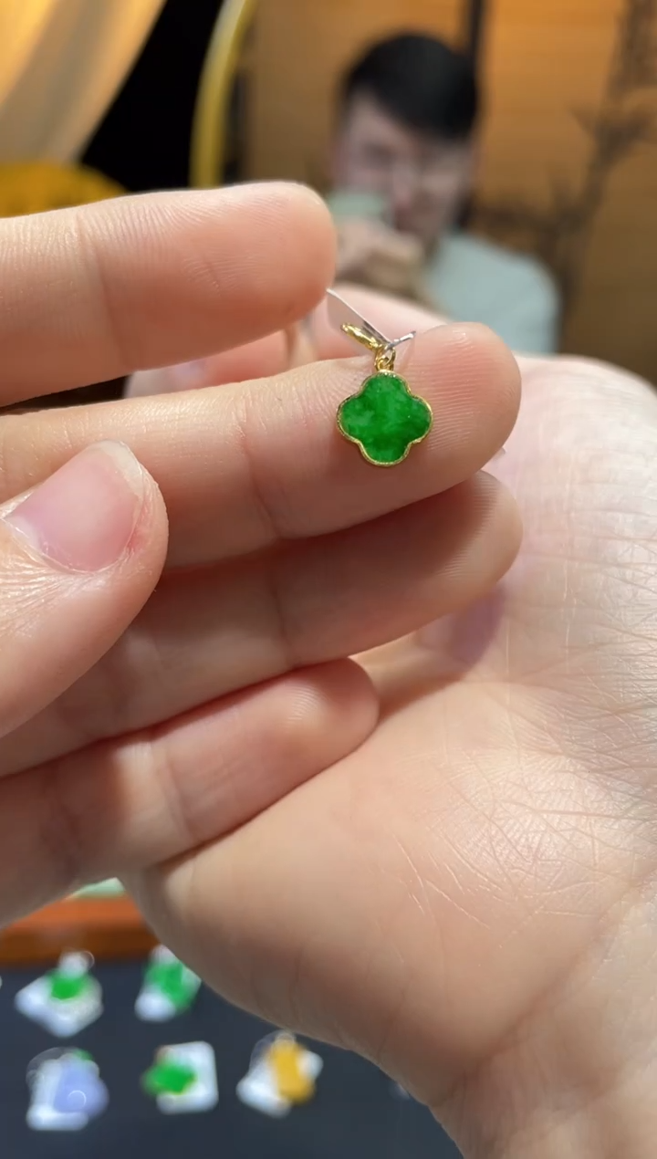 颈饰18K金镶嵌翡翠18K金镶嵌