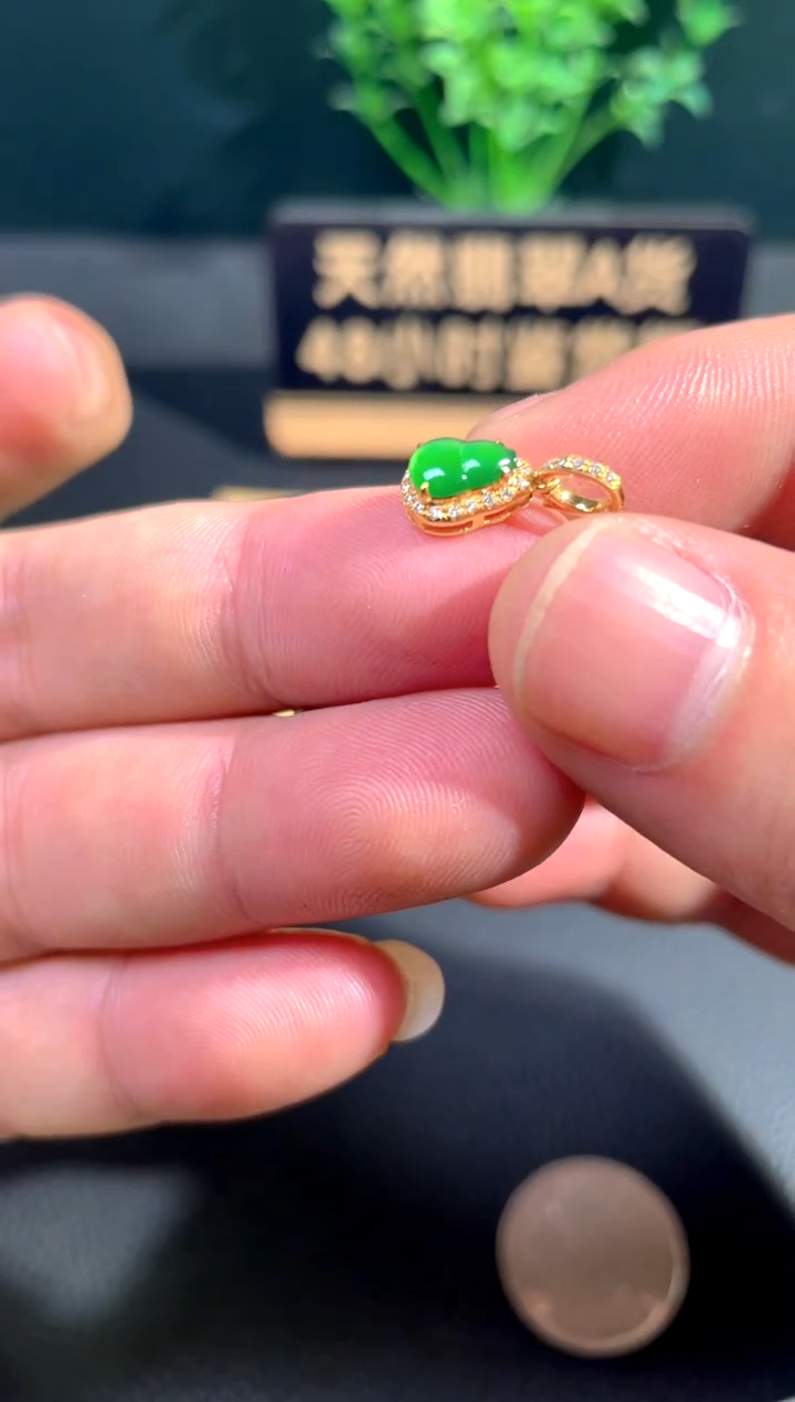 颈饰18K金镶嵌翡翠翡翠