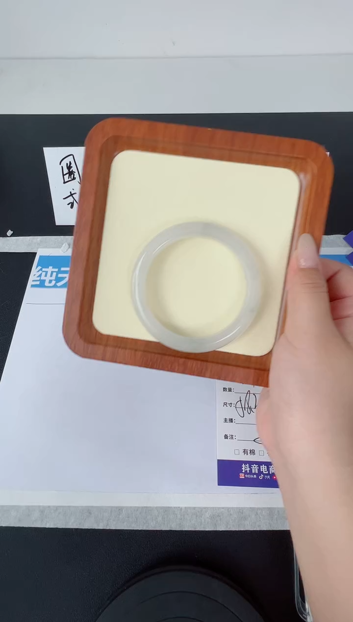 【闪购商品】石英质玉手镯未镶嵌编号：144--58.3圈 天山翠