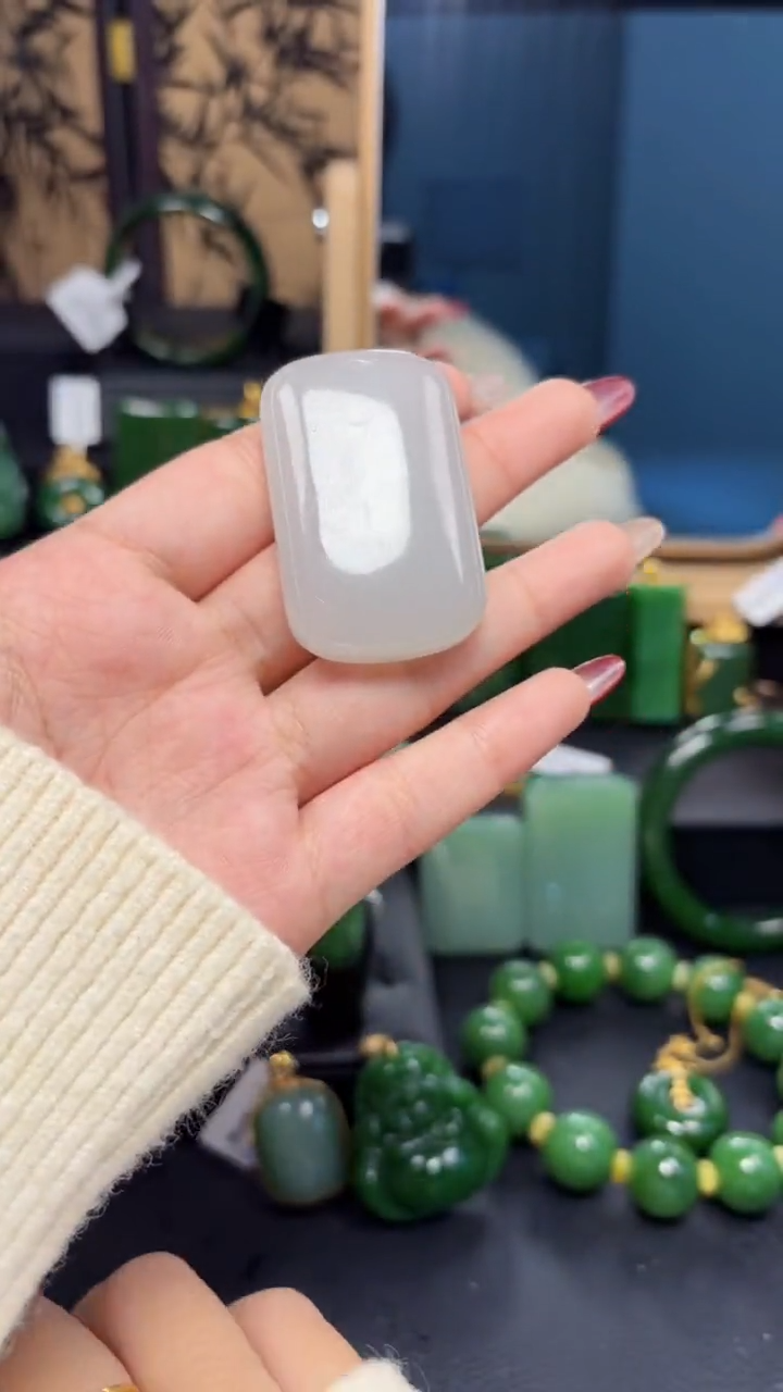 【闪购商品】和田玉吊坠(赠链)未镶嵌1