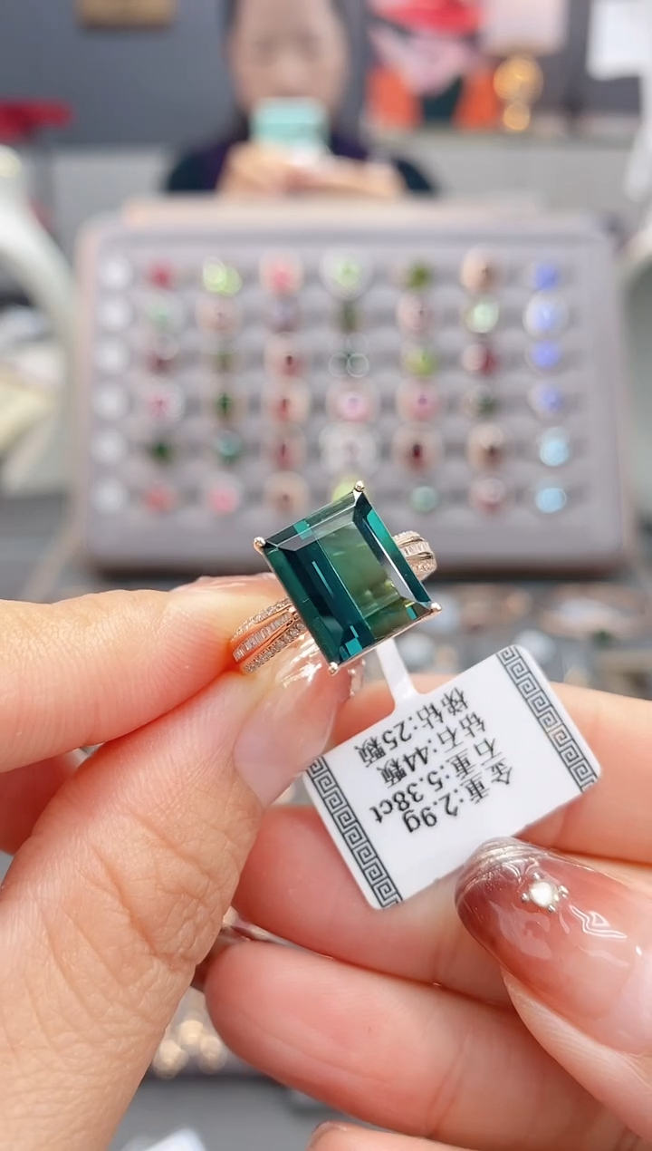 18K金镶嵌戒指碧玺5.38