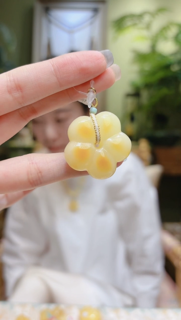 【闪购商品】蜜蜡裸石18K金镶嵌蜜蜡花吊坠7