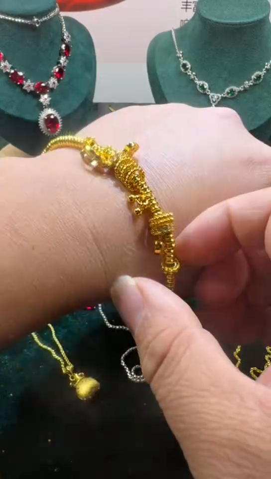 18K金镶嵌手链钻石1