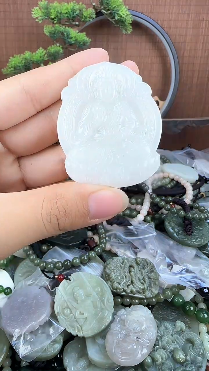 和田玉未镶嵌颈饰1