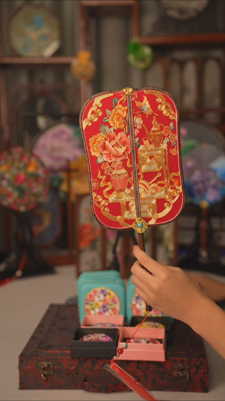 扇子苏绣作品手工团扇