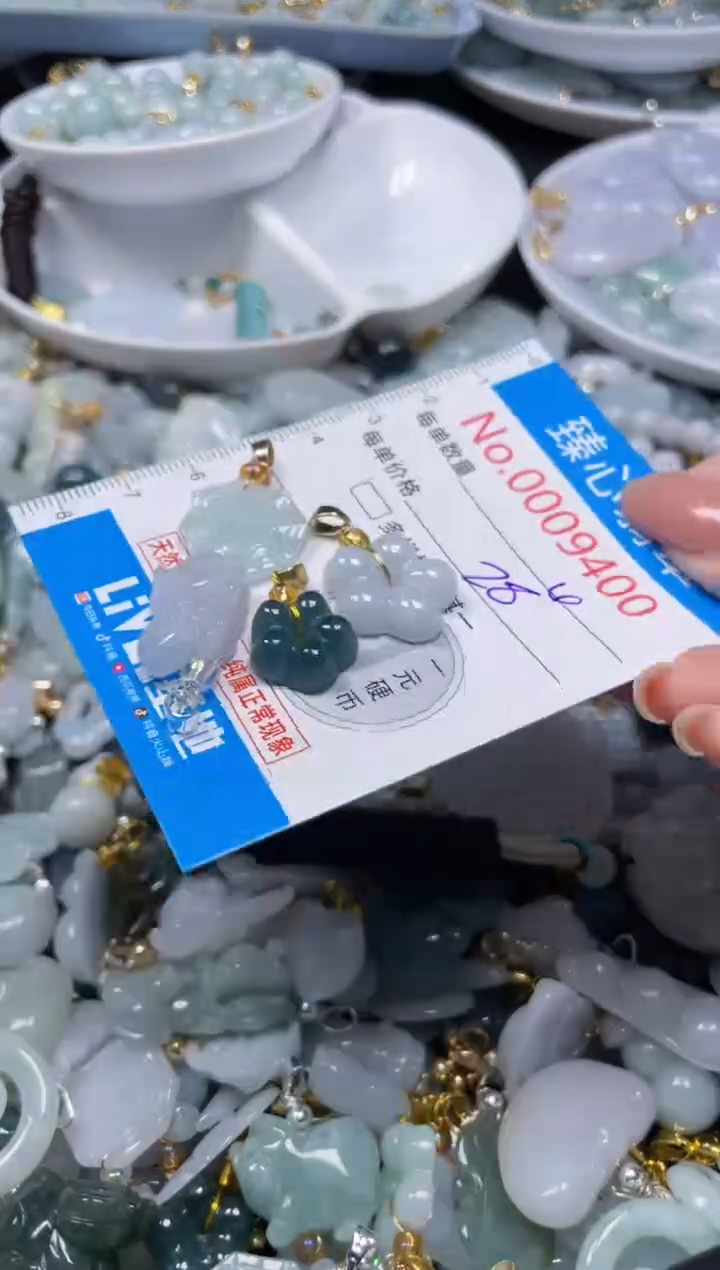 吊坠(不含链)未镶嵌翡翠9400