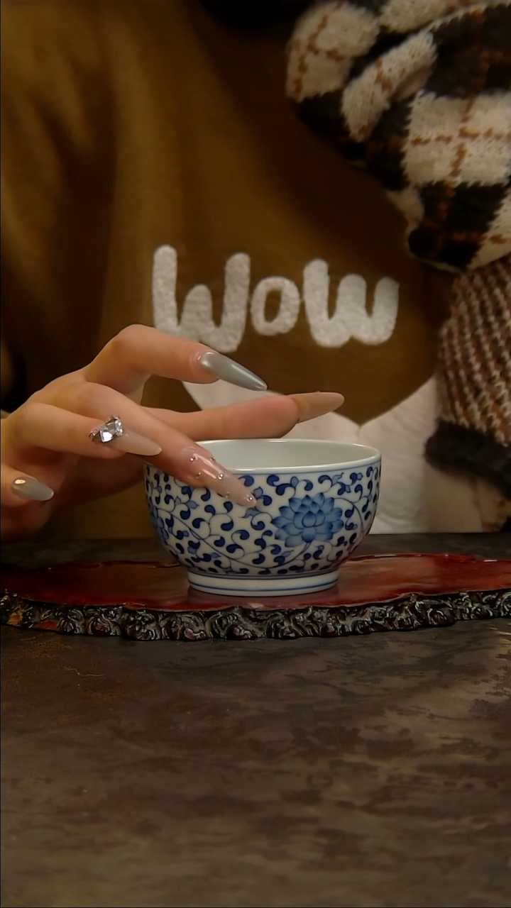 【闪购商品】青花手绘缠枝莲主人杯