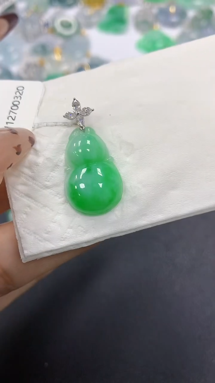 颈饰18K金镶嵌翡翠a货假一赔三支持复检百元上9元证书费自理