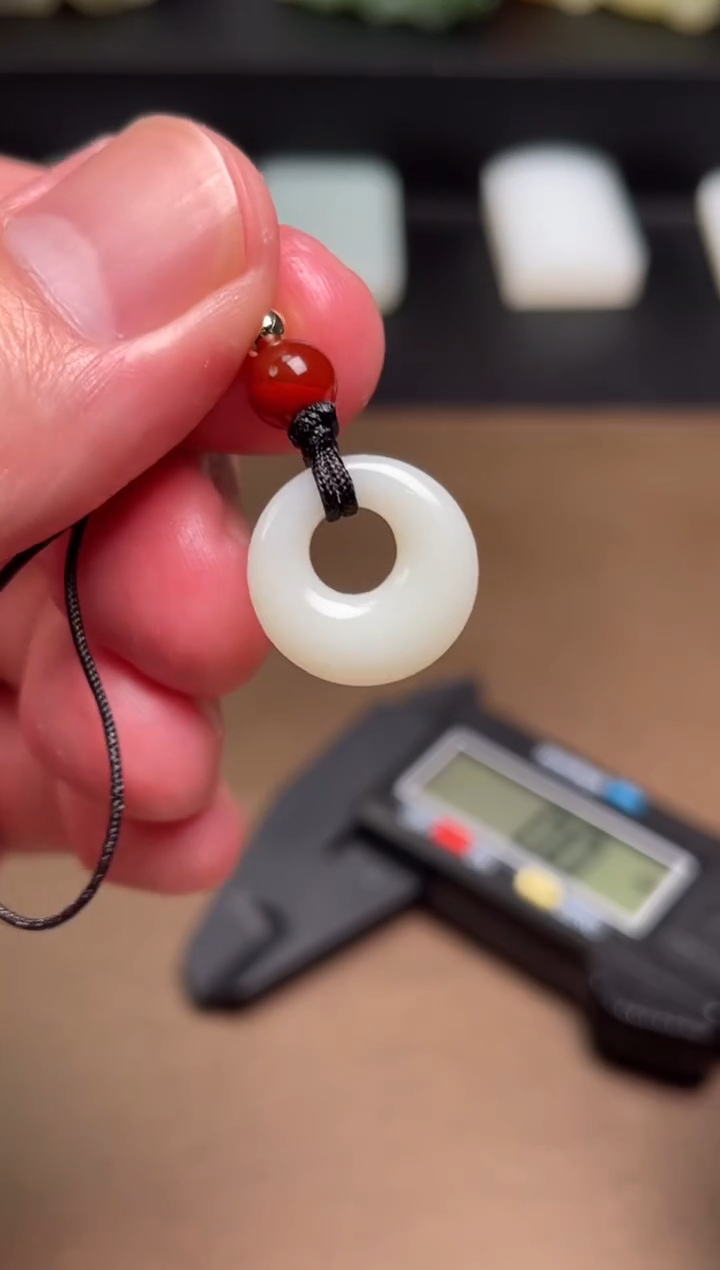 颈饰未镶嵌和田玉2 卡15mm尺寸